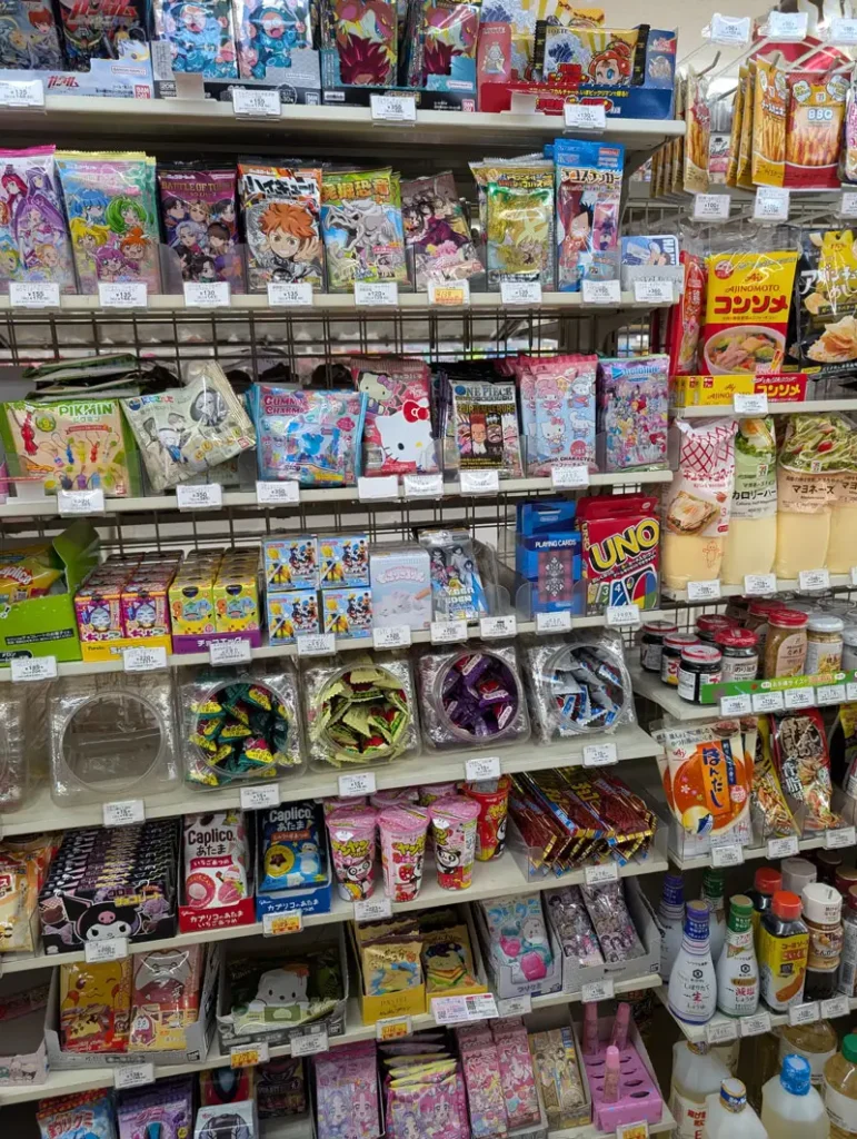 サンリオお菓子コーナーコンビニ
